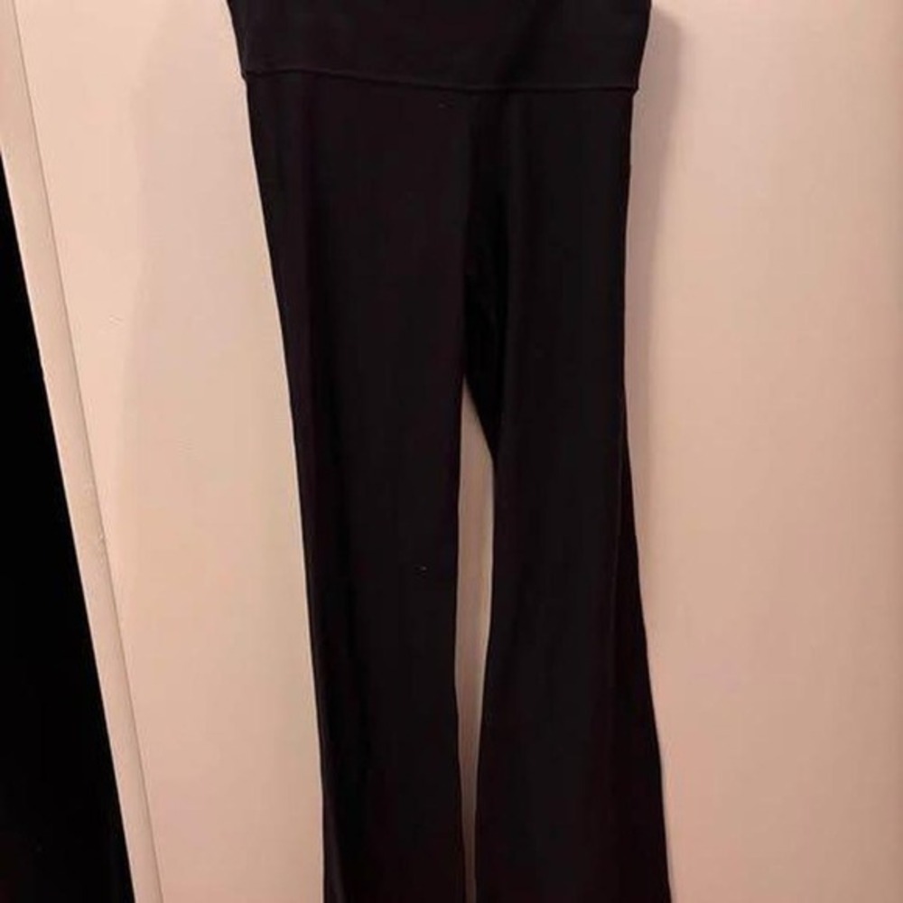 Lululemon reversible WunderUnder Flares-‎ size 4- 34' inseam